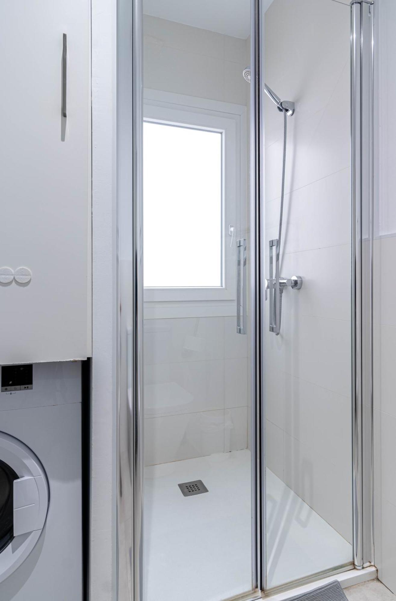 Apartamento Sepulveda, Moderno Apartamento By Outin Sevilla